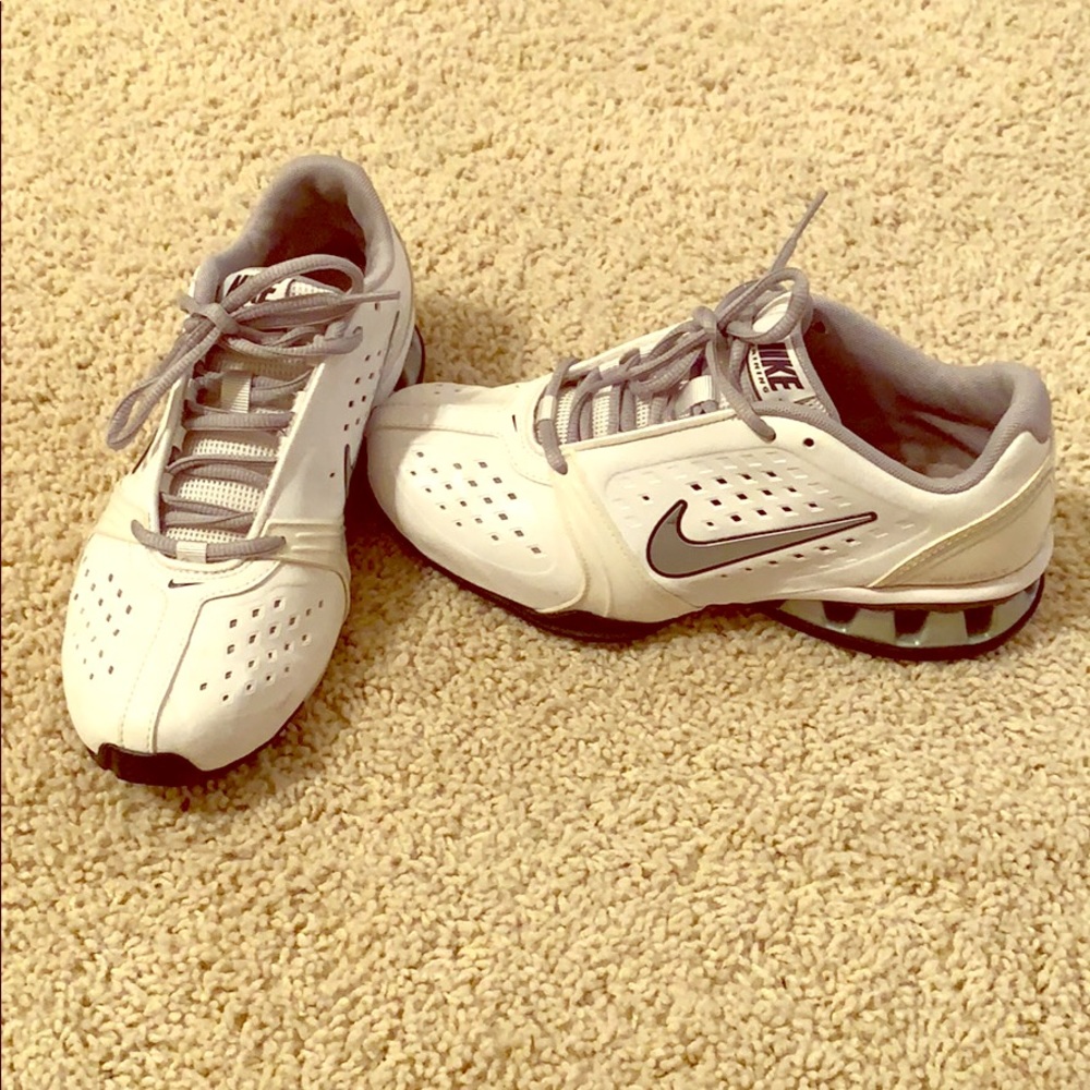 White Nike Training Shoes 6.5